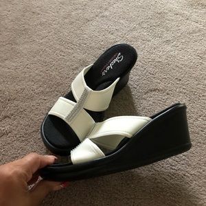 Skechers sandals 👡